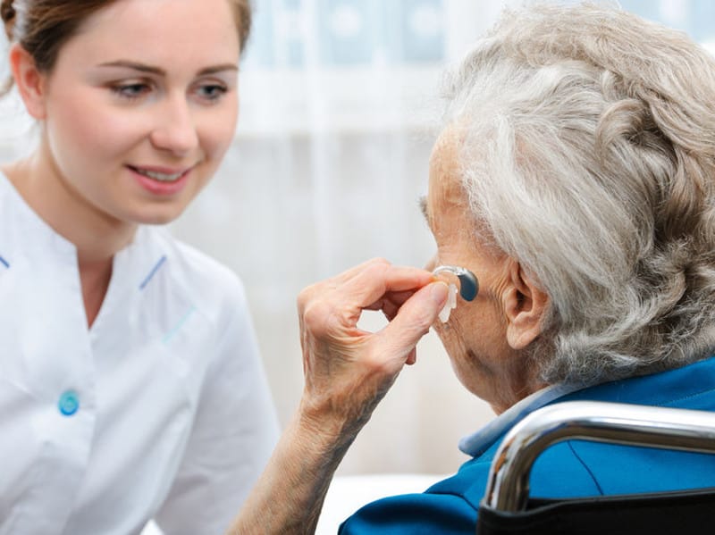 Južnjaci po slušne aparate ubuduće samo u KC Niš, lekari to nazivaju diskriminacijom 16 slusni aparat foto flickr ilmicrofono oggiono