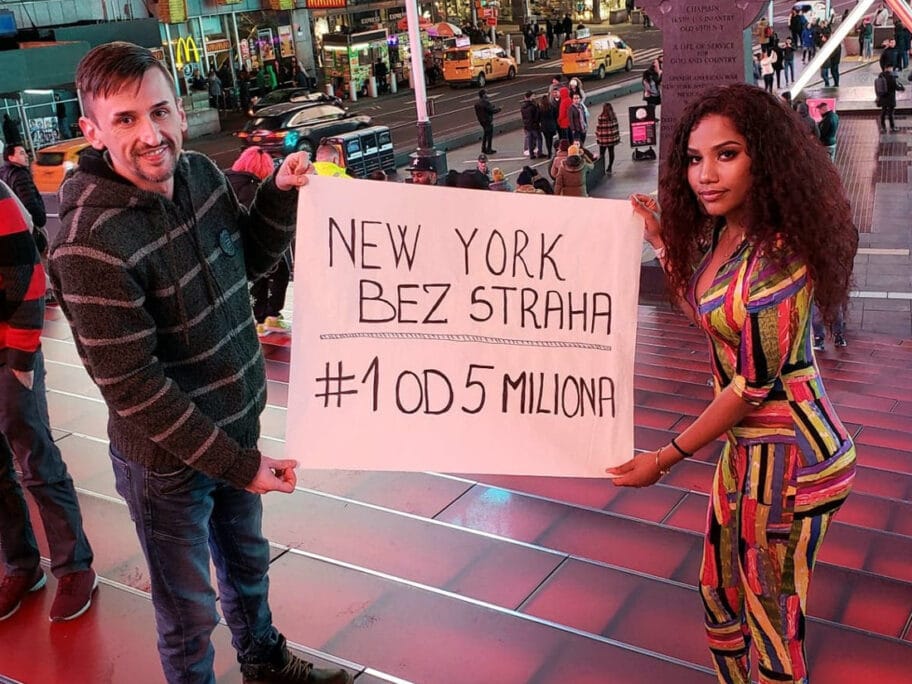 Vranjski novinar protestuje u Americi 15 novinar Aleksandar Stojkovic protestuje