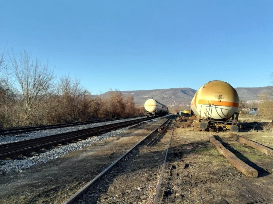 Pruga Niš - Zaječar zatvorena, a cisterne ispale četvrti put 12 Matejevac cisterne3 foto JV