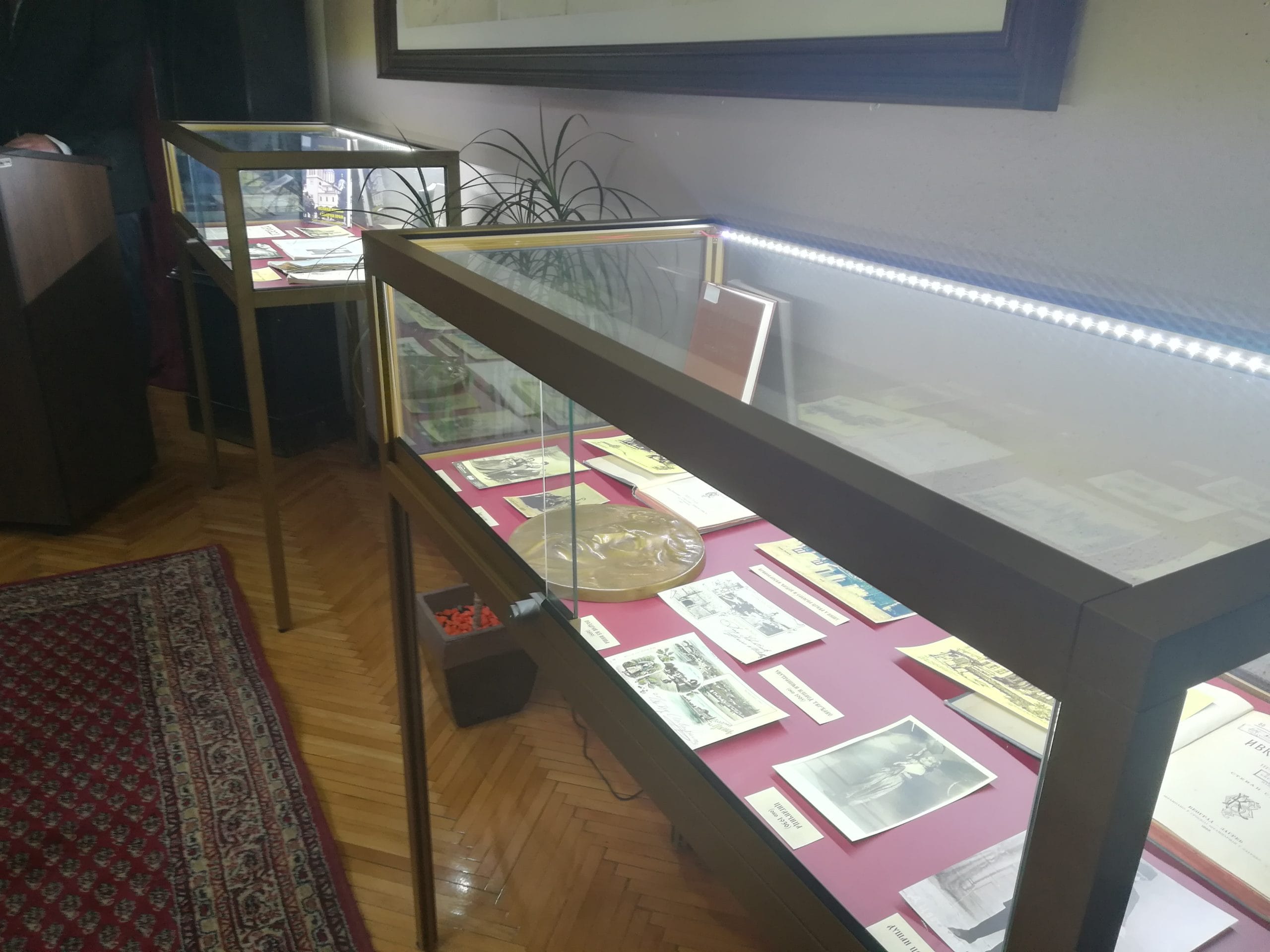 biblioteka-postavka-foto-jcm