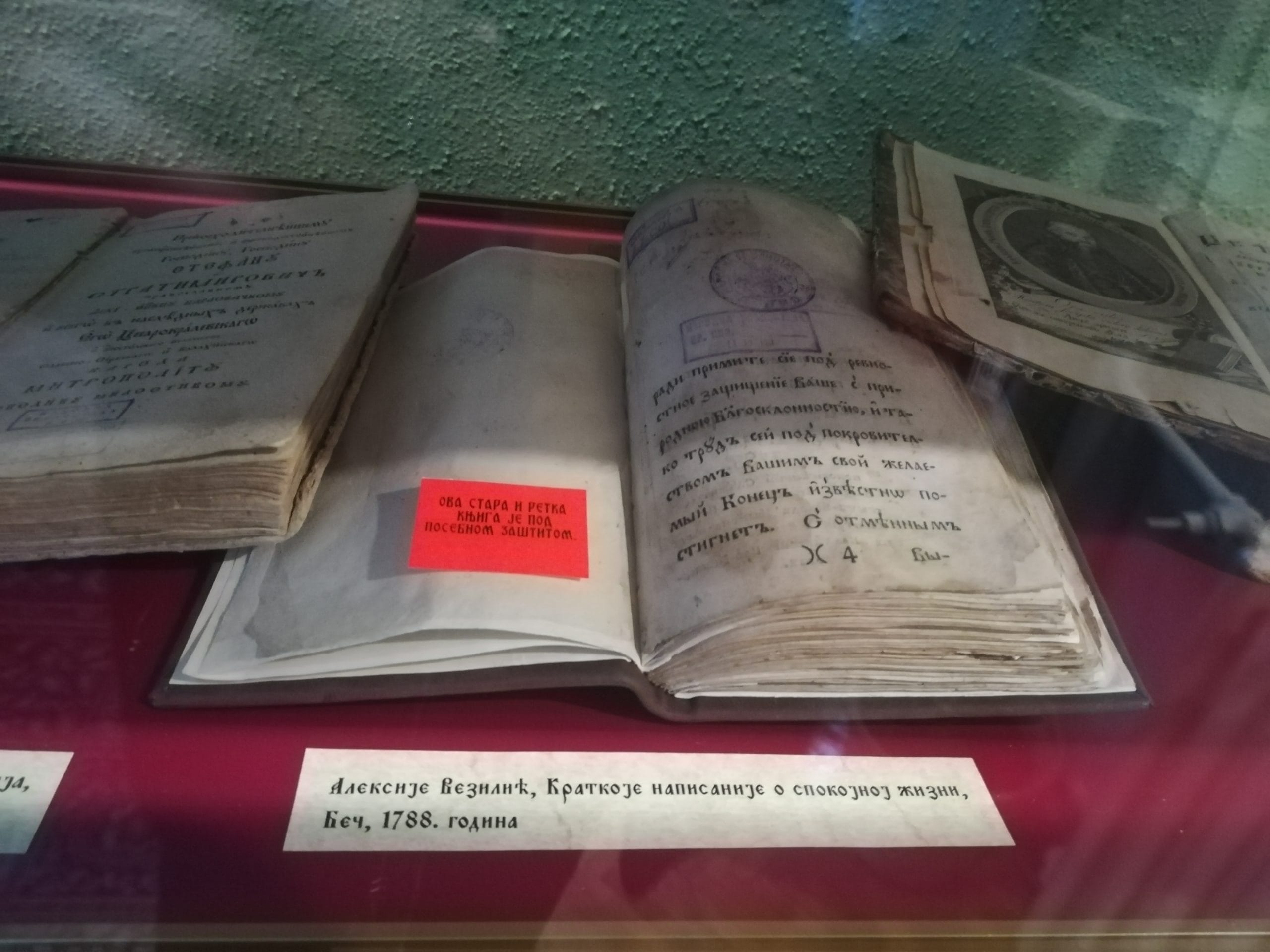 najstarija-knjiga-biblioteka-foto-jcm