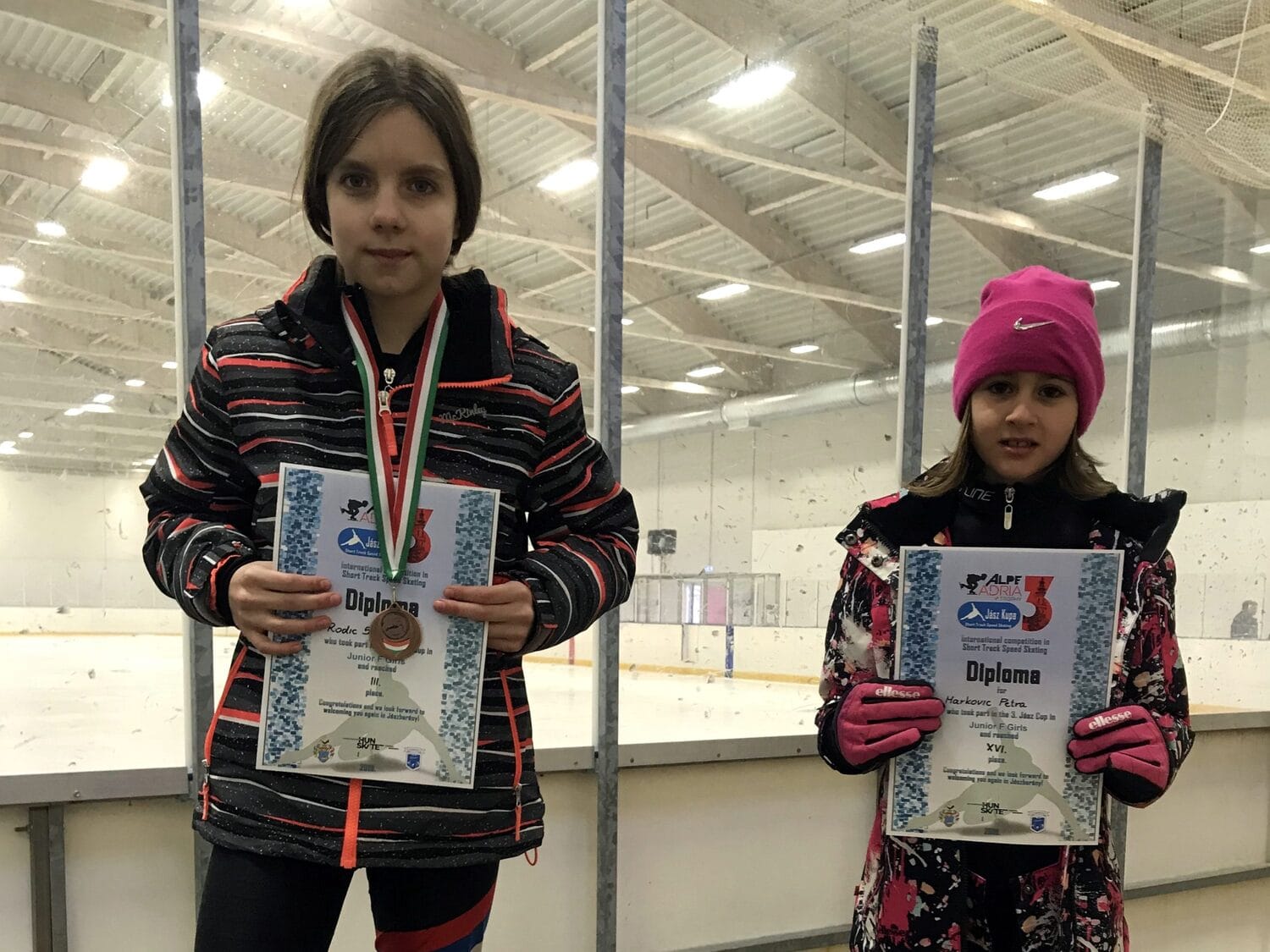 Sofija Rodic Petra Markovic klizanje Madjarska foto Petar Rodic scaled