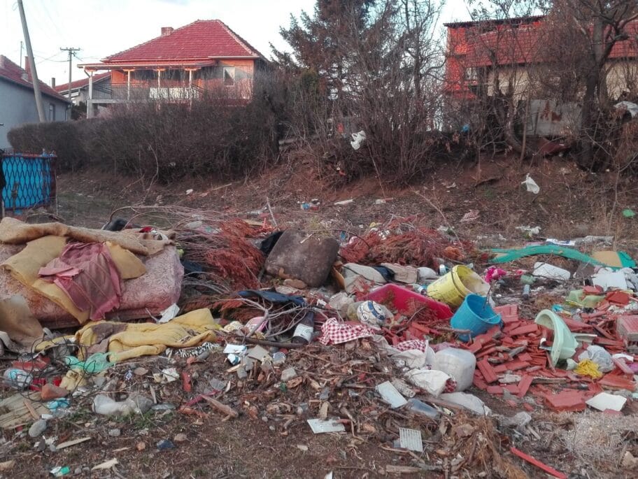 Broje se divlje deponije u Nišu, najavljeno i čišćenje 4 Divlja deponija Vrezina foto citalac scaled