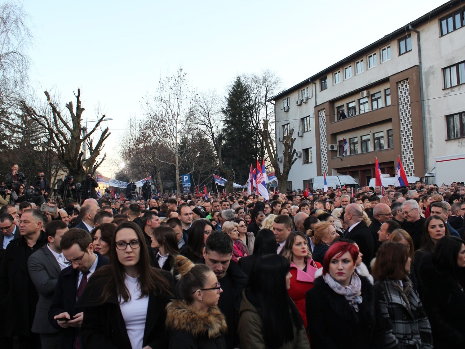Ljudi miting Leskovac foto Bojana Antic