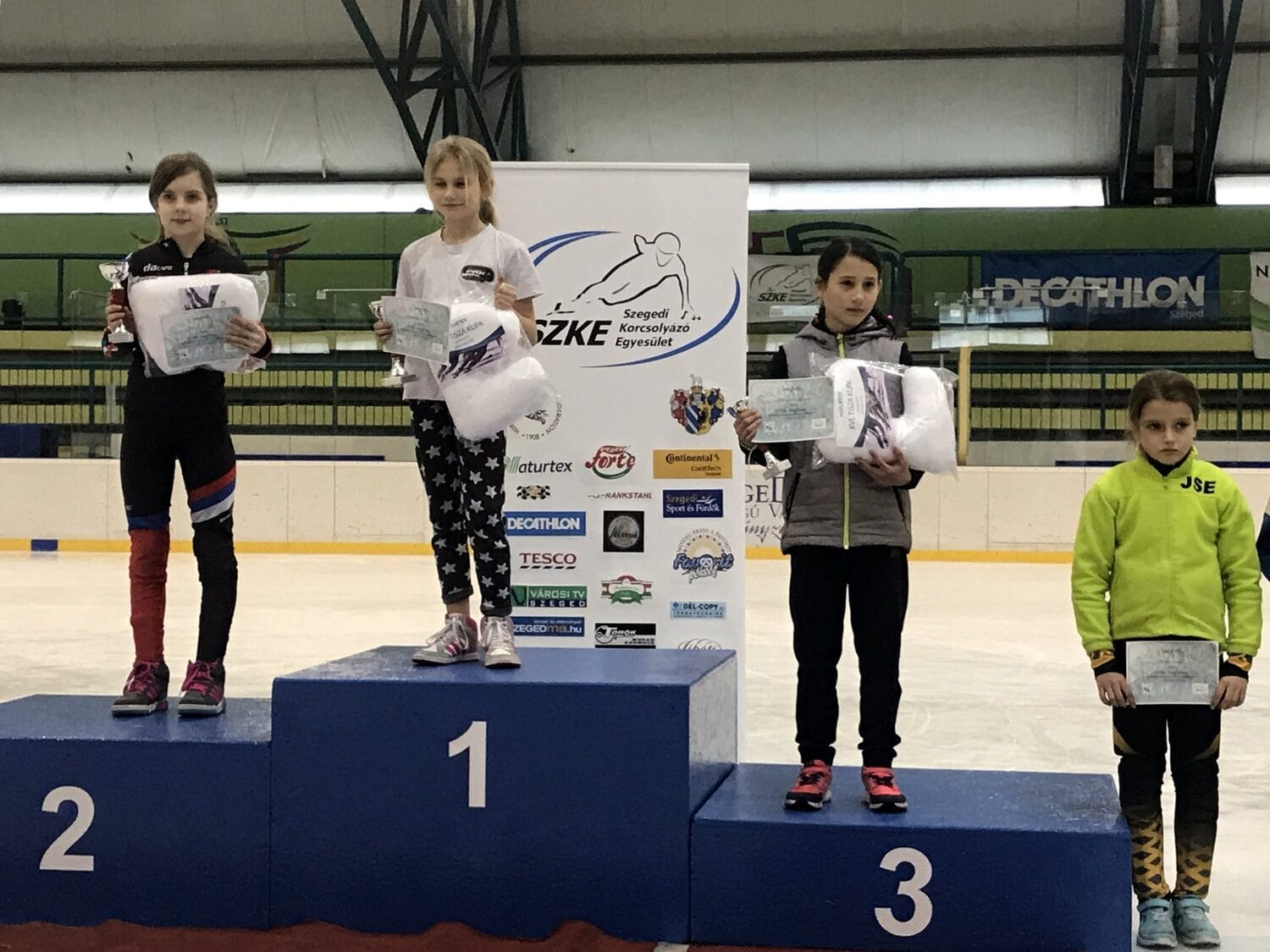 Nastavlja se žetva medalja: Klizačici iz Niša srebro u Segedinu 1 Sofija Rodic Segedin foto Petar Rodic scaled