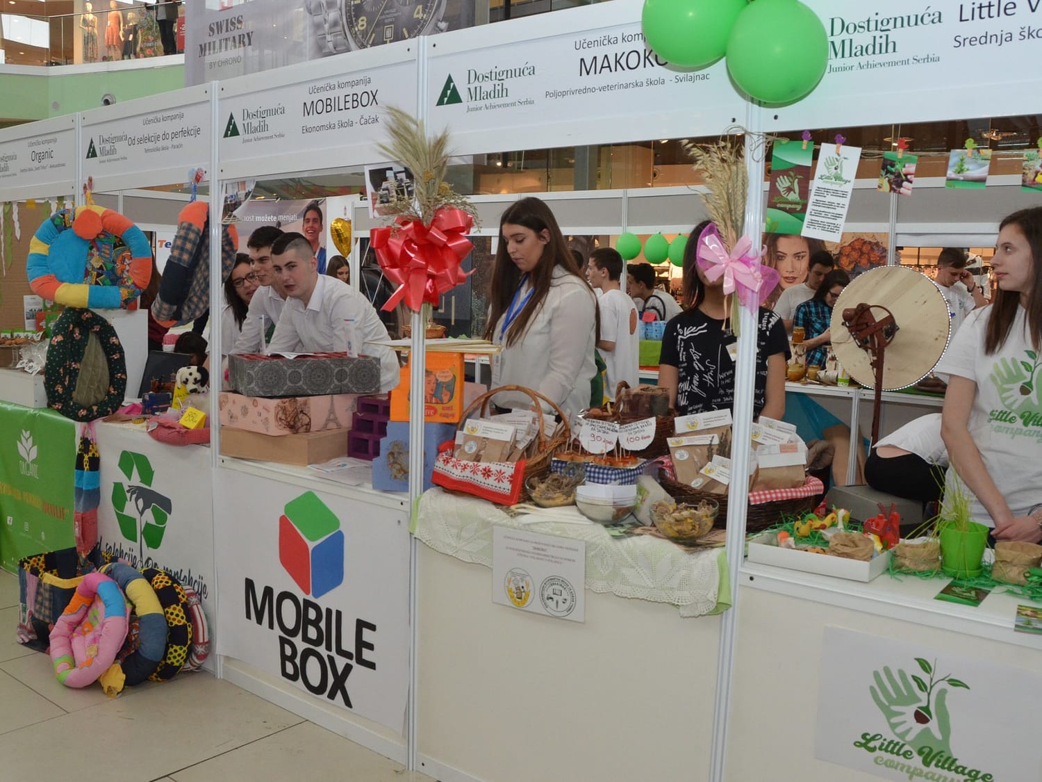 Srednjoškolci jugoistočne Srbije u Nišu se takmiče ko je bolji menadžer 1 sajam kompanija foto organizatori