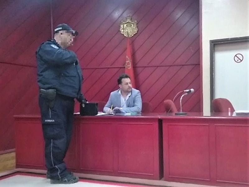 Sukobi, izbacivanja i policija na sednici Skupštine u Kuršumliji 7 kursumlija policija u skupstini foto lj m