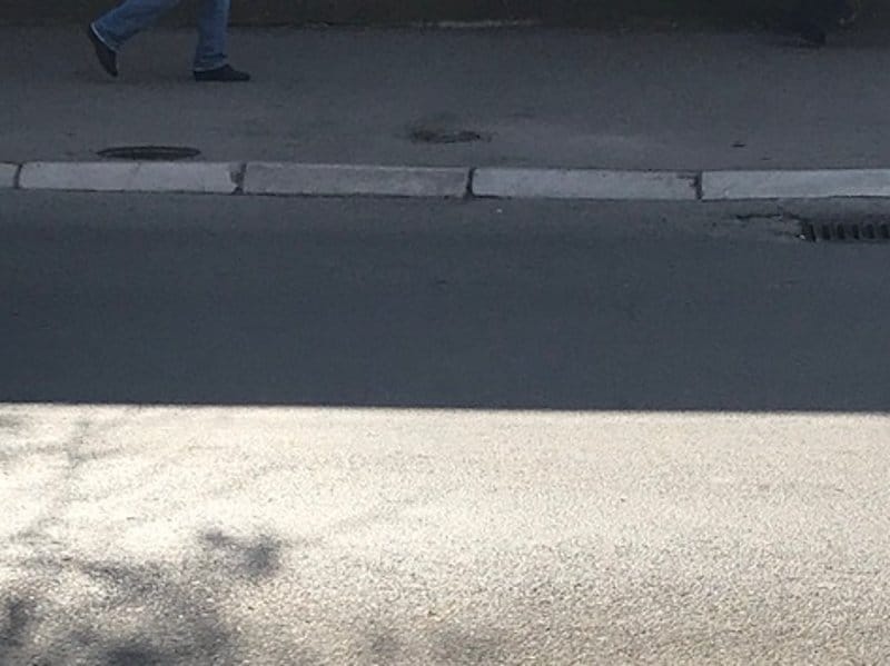 Rupa u asfaltu gde je bila kanta foto citalac