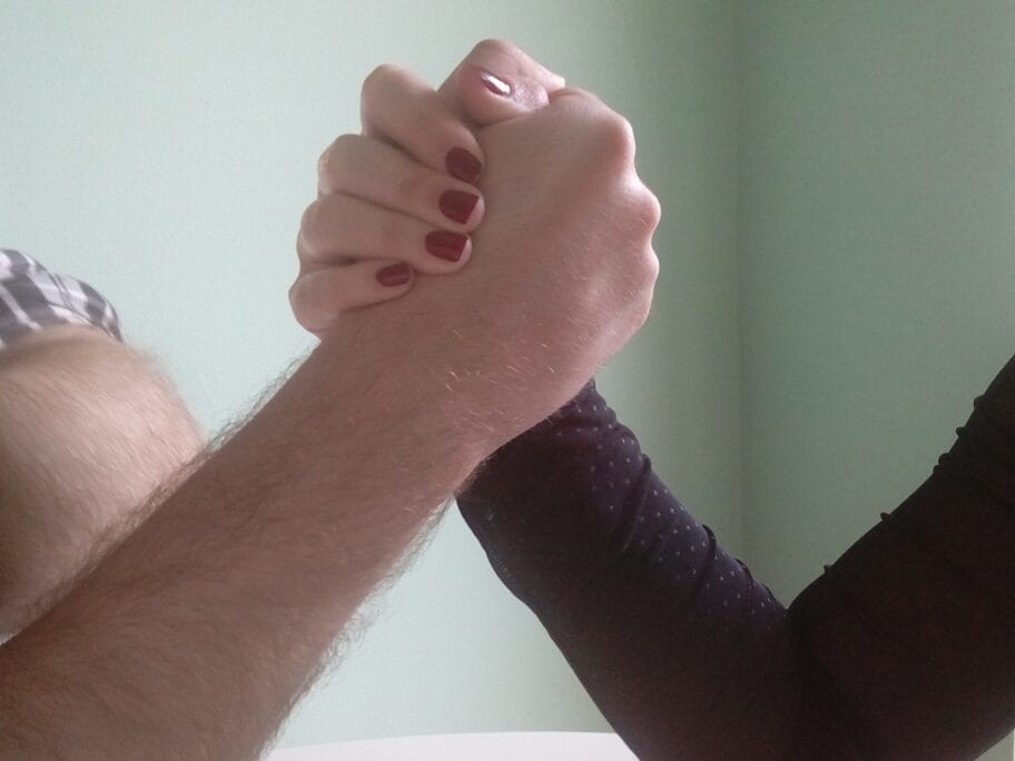 Ruke 3 ilustracija foto Bojana Antic