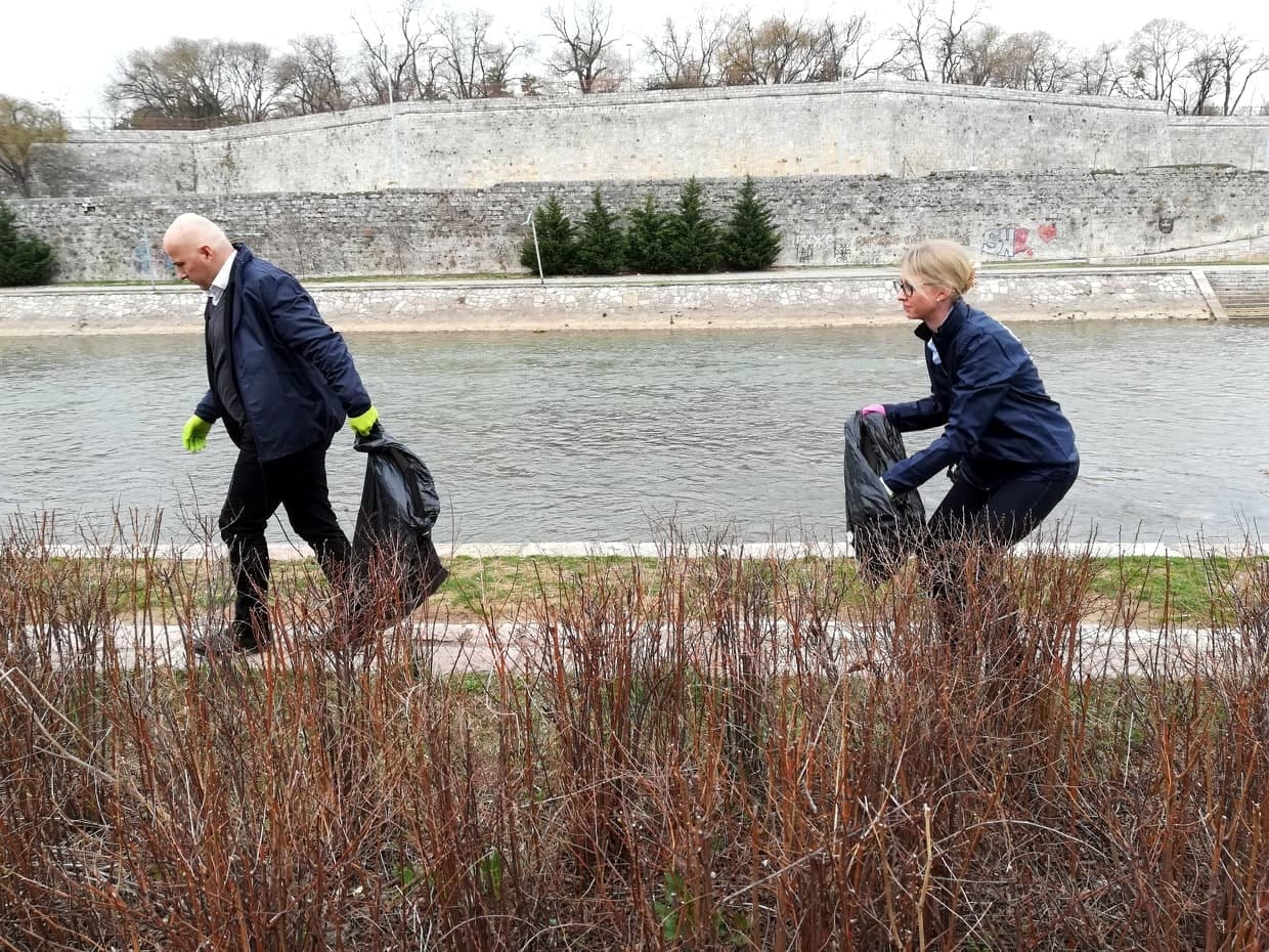 Ambasada-ciscenje3;-foto:-JV