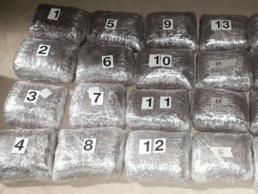 53 kilograma marihuane zaplenjena na Gradini - droga skrivena u podu autobusa niških tablica 18 24 paketa marihuane 08 03 2019 Merdare carina