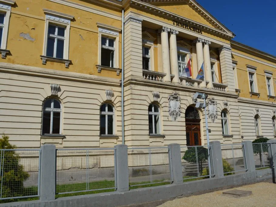 Gimnazija Pirot foto Lj F