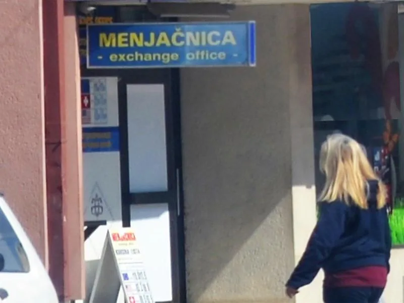 Maskirani razbojnik opljačkao menjačnicu u centru Niša 11 800x600 Menjacnica foto aleksandar kostic