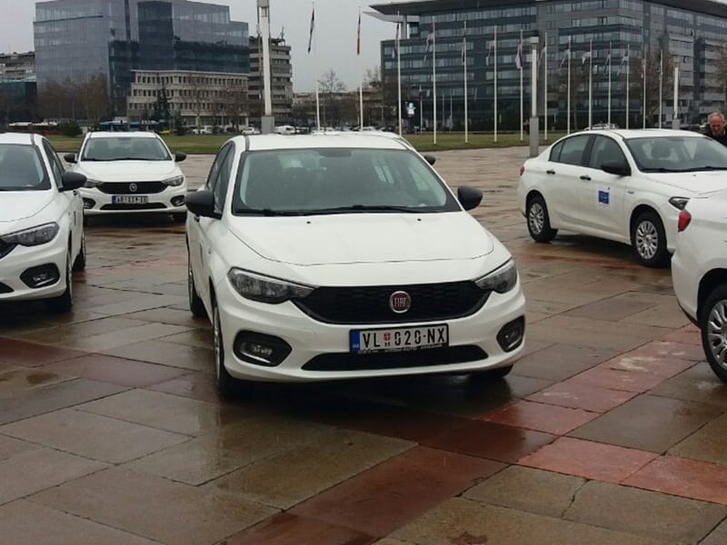 Vozila i laptopovi za mobilne timove za inkluziju Roma sa juga Srbije 18 Kola inkluyija Roma Vlasotince 2 foto Agencija Publika