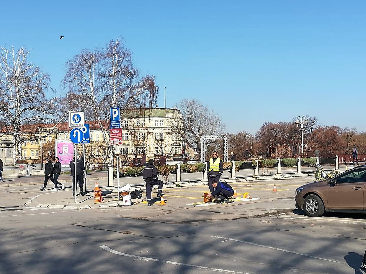 Crtanje parking mesta foto JV