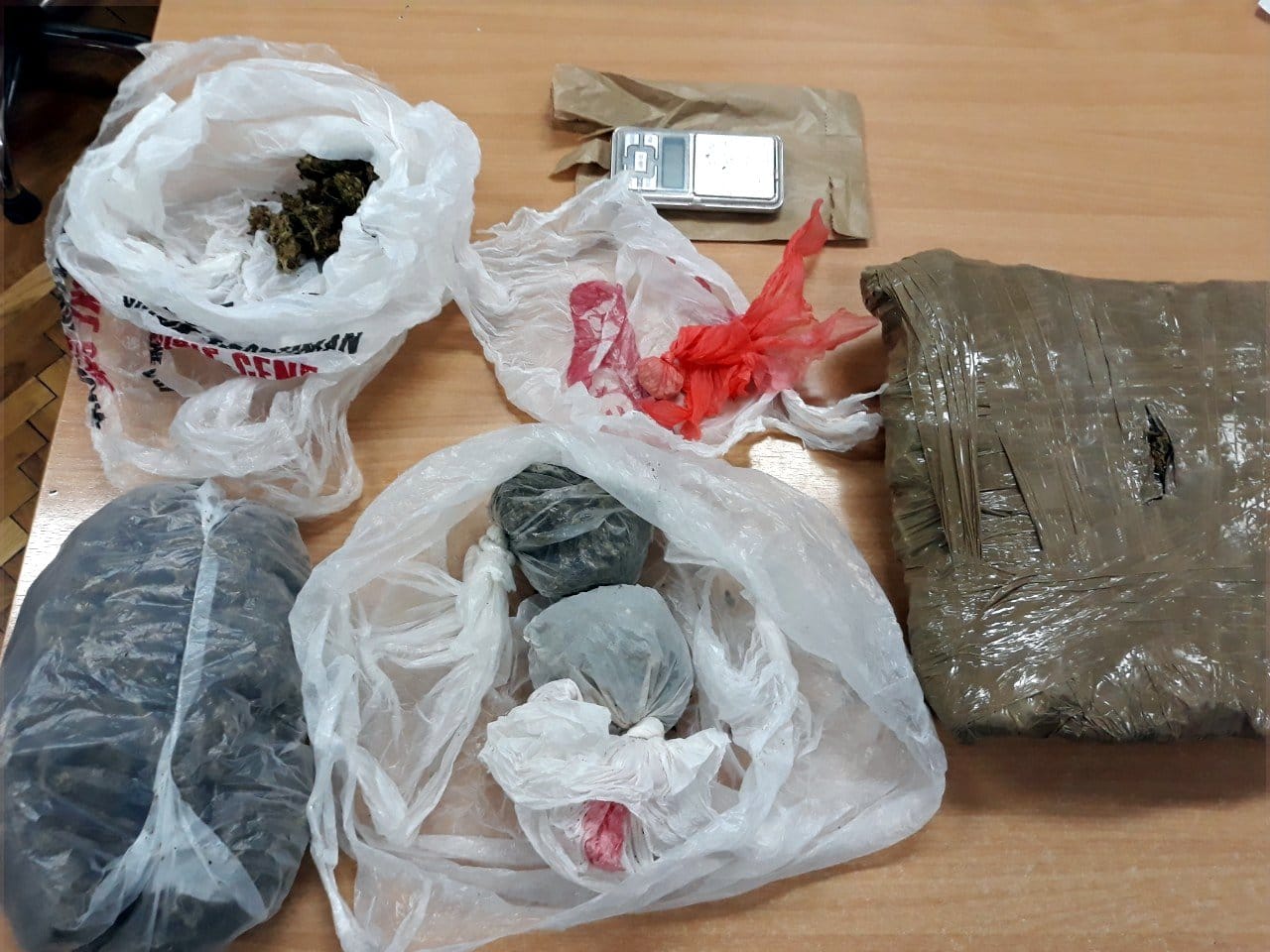 Uhapšen Kruševljanin koji je u stanu u Nišu krio marihuanu 1 Zaplenjena droga foto MUP