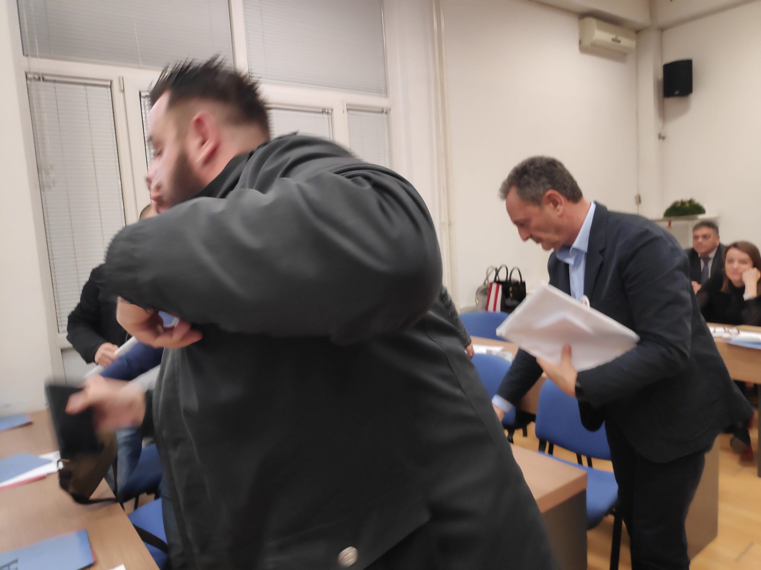 odbornici napustaju skupstinu foto stefan markovic scaled