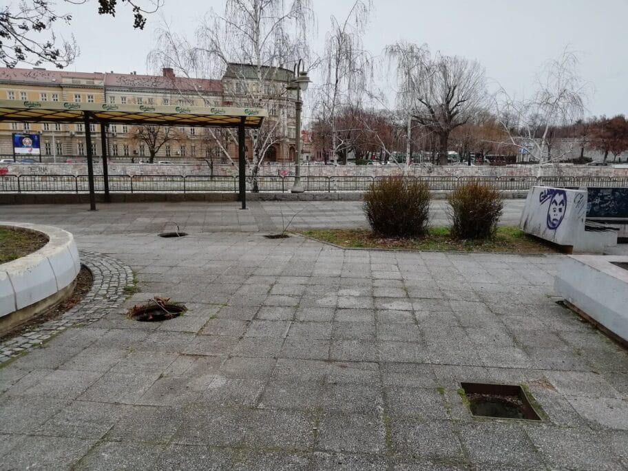 U centru Niša pokradeni poklopci sa šahti 15 Nestali poklopci sa sahti foto M M