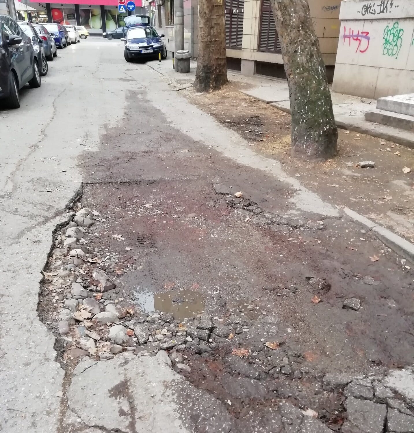 Udarna rupa iza Sinagoge Prijavi problem