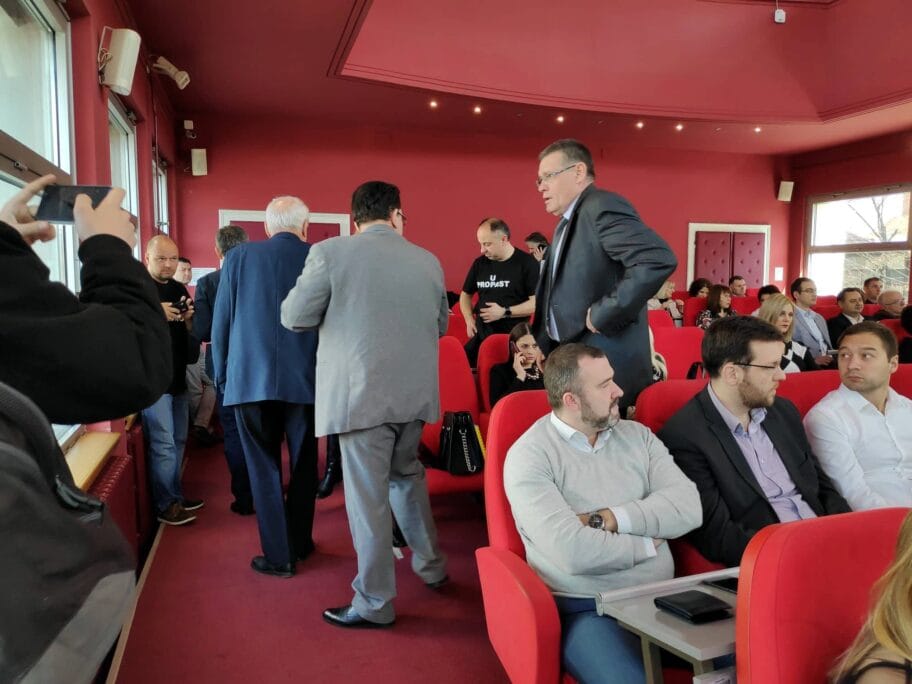 Niška opozicija bojkotuje Skupštinu, ali će na sednici govoriti o njima bitnim temama 18 Opozicija izlazi foto JV V M