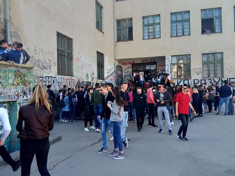 Protest đaka Medicinske škole u Prokuplju zbog uhapšenog vršnjaka iz Beograda 7 djaci PK protest