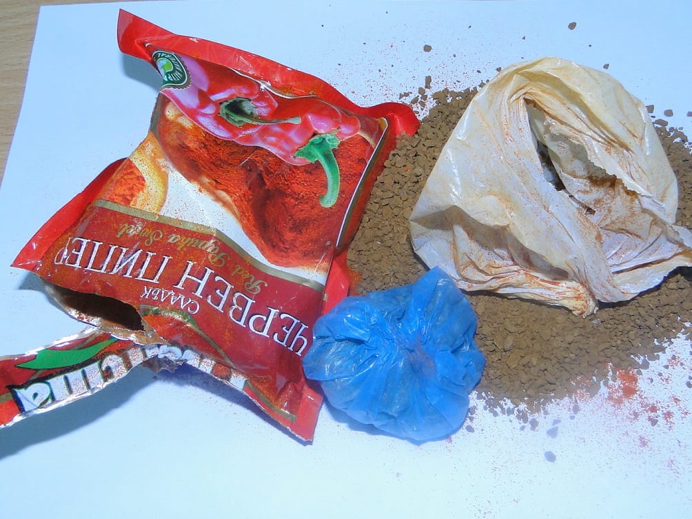 Kesica sa marihuanom u alevoj paprici foto Uprava carina