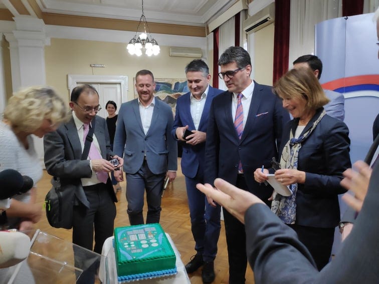 Torta pogon za preciscavanje vode foto V Milic