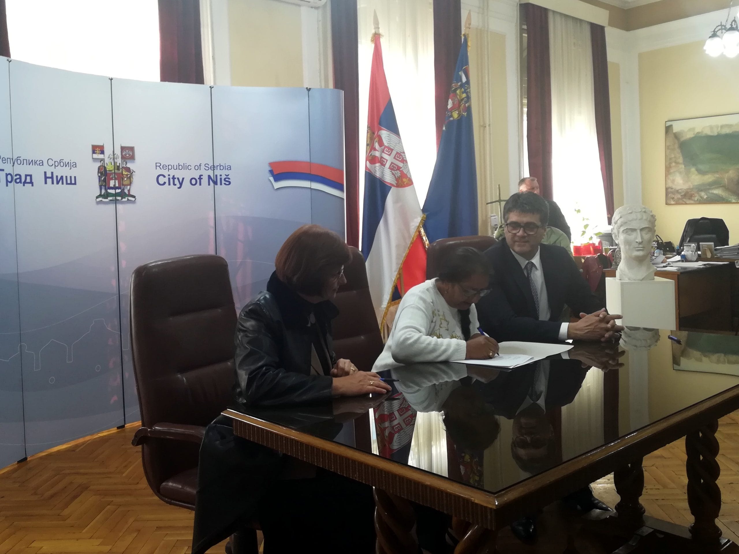 Bulatovic potpisivanje ugovora foto Juzne vesti Vanja Keser scaled