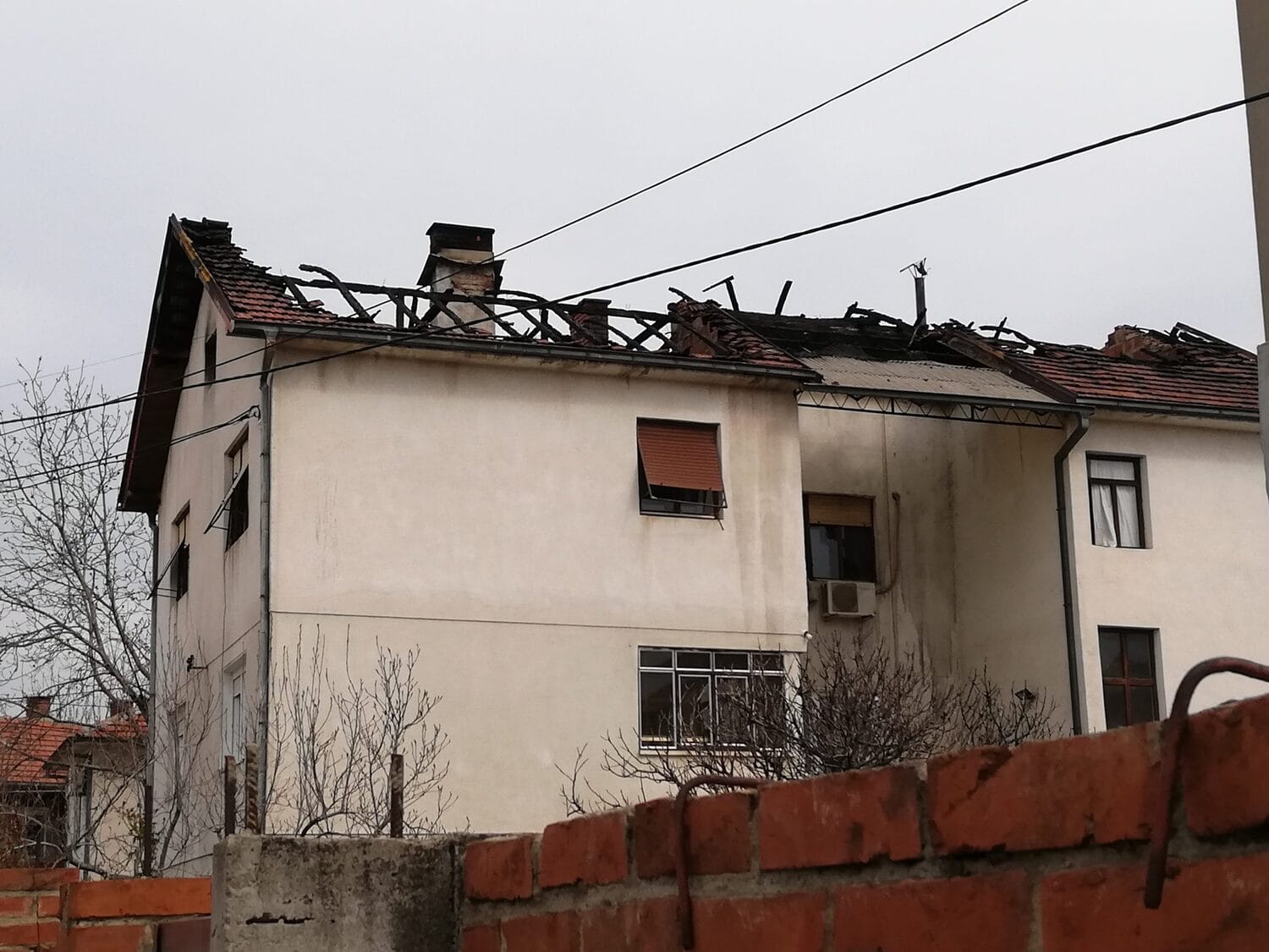 U požaru izgoreo krov kuće u niškom naselju Pantelej 1 pozar vrsacka ulica foto mt scaled