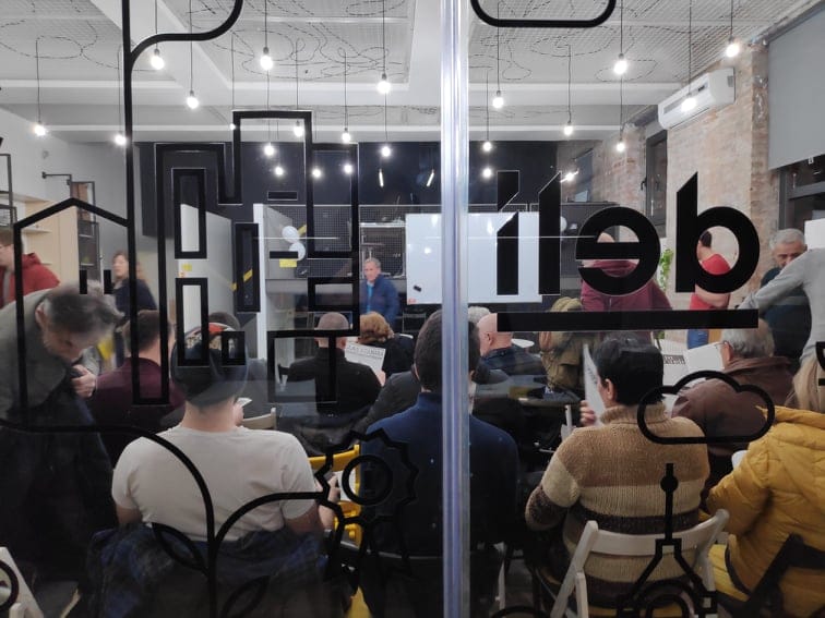 Tribina Deli foto V Milic