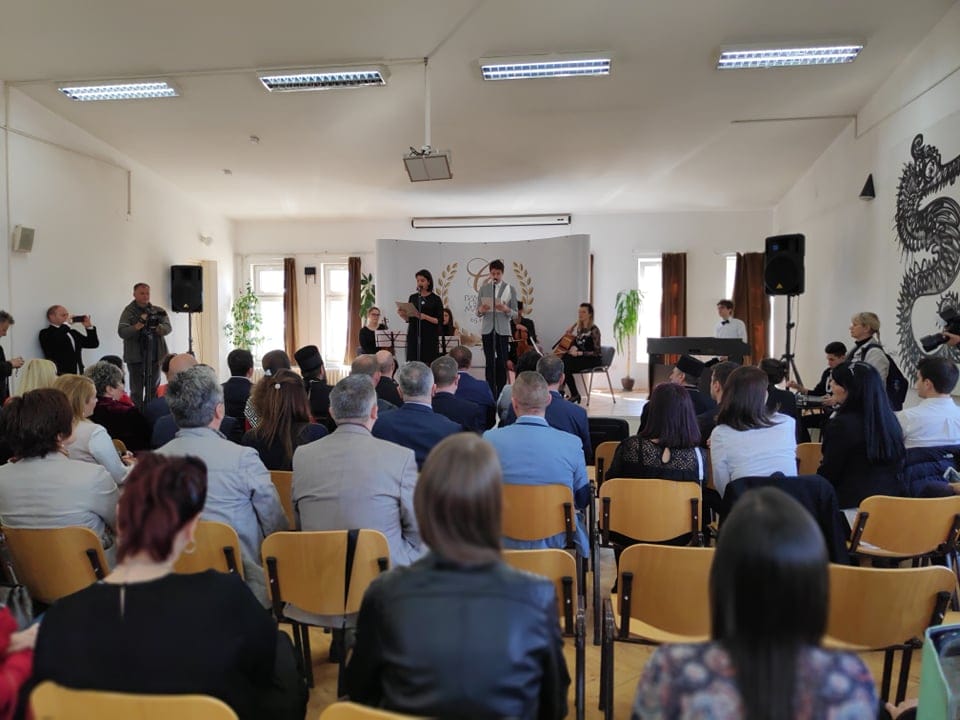 Gimnazija ceremonija foto V Milic