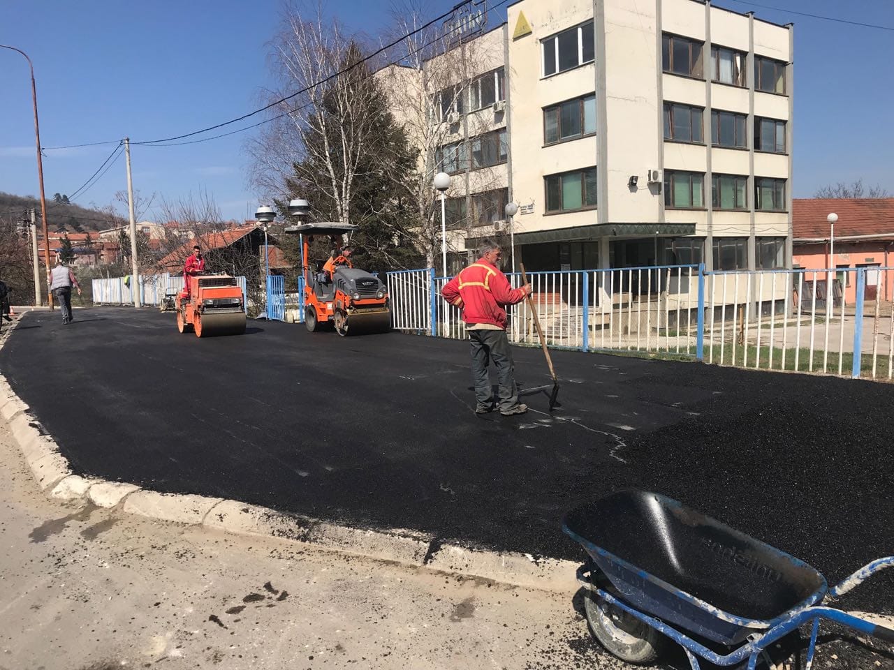 Sređuju se trotoari u Prokuplju