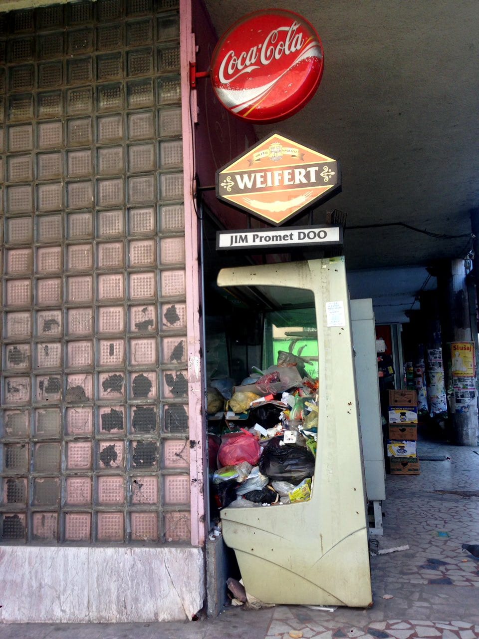 Deponija u frizideru Prijavi problem