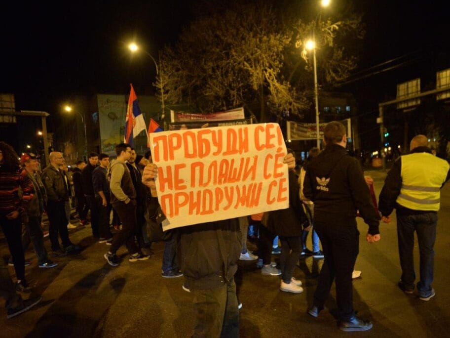 Poruka sa protesta foto V Keser