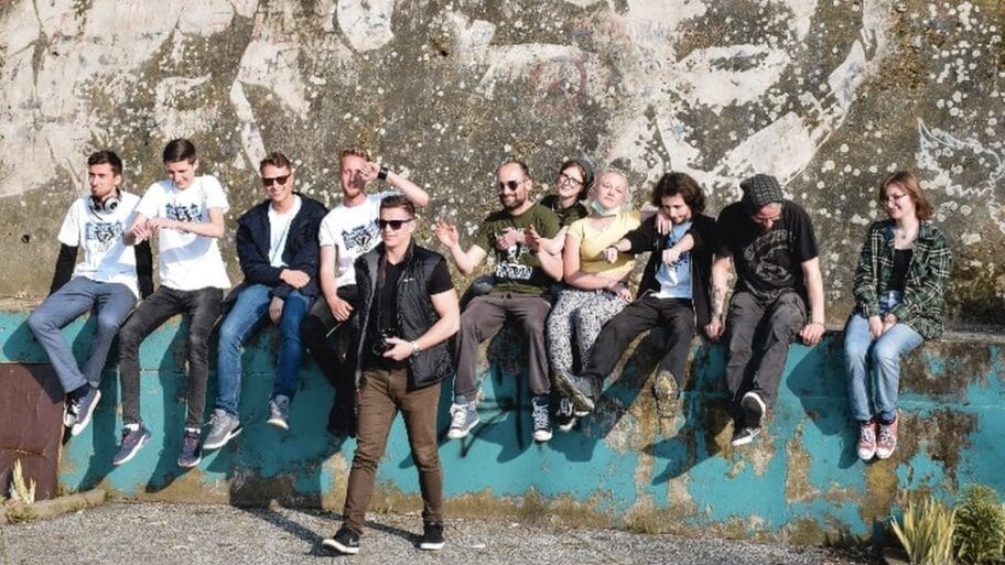 106298664 screenshot2019 04 04at12 30 20