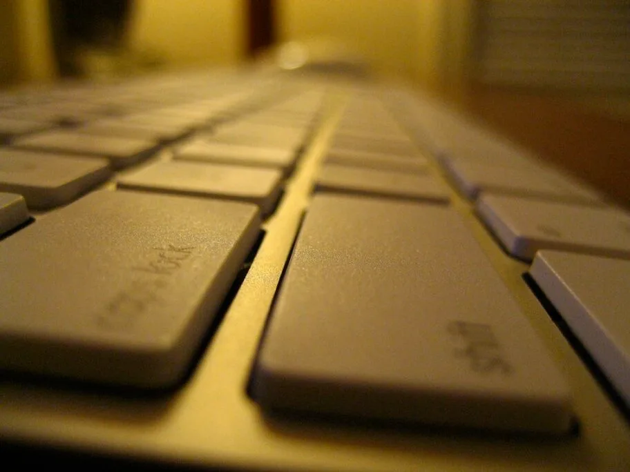 Obećavali sigurnu zaradu u klađenju, pa "skidali" novac sa platnih kartica 20 Kompjuter tastatura Flickr Timothy Vollmer