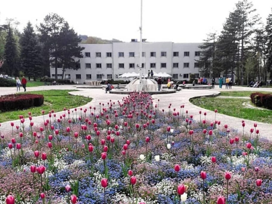 banja fontana foto op niska banja