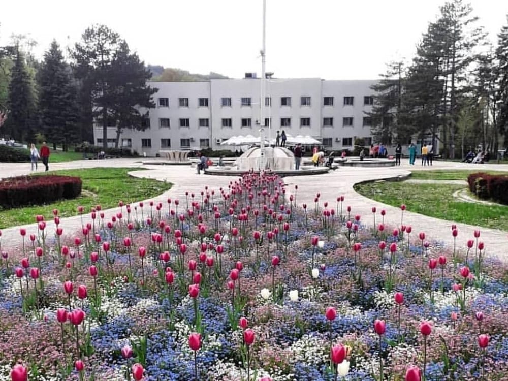 banja fontana foto op niska banja