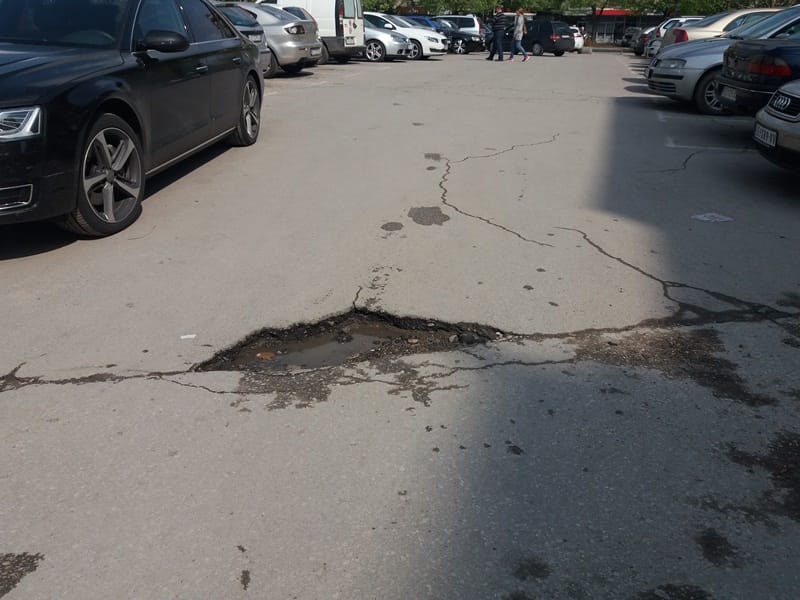 Rupe parking centar foto Bojana Antic