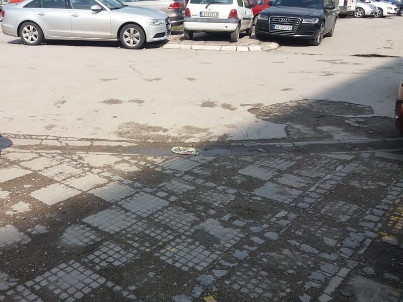 Rupe parking centar 2 foto Bojana Antic