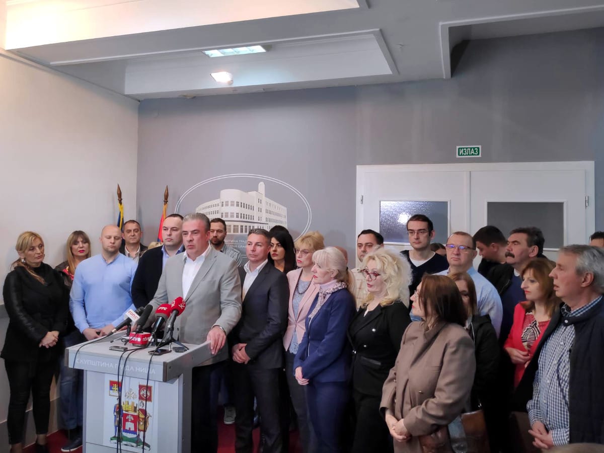 odbornici SNS u Skupstini foto M Z