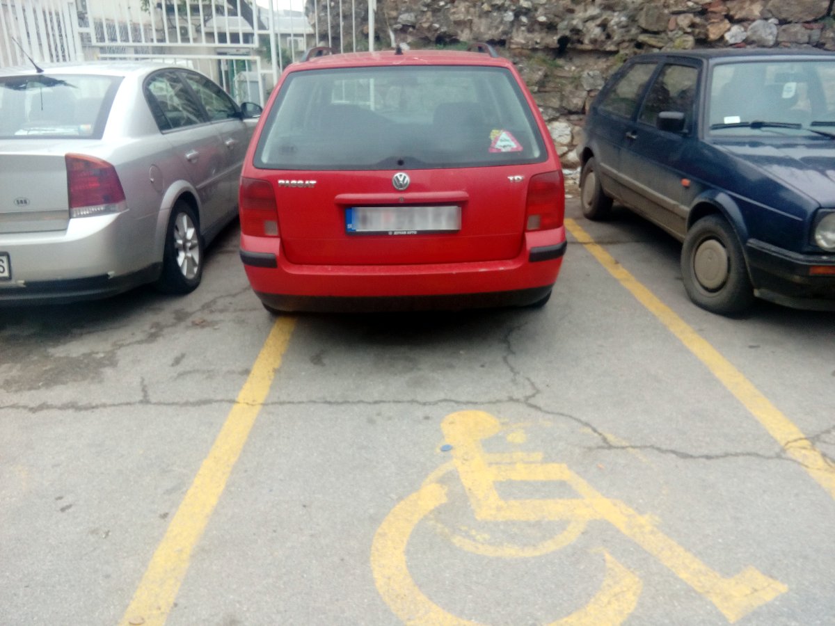 Parking kod Rovceta parkiranje na mestu za invalide2 foto citalac