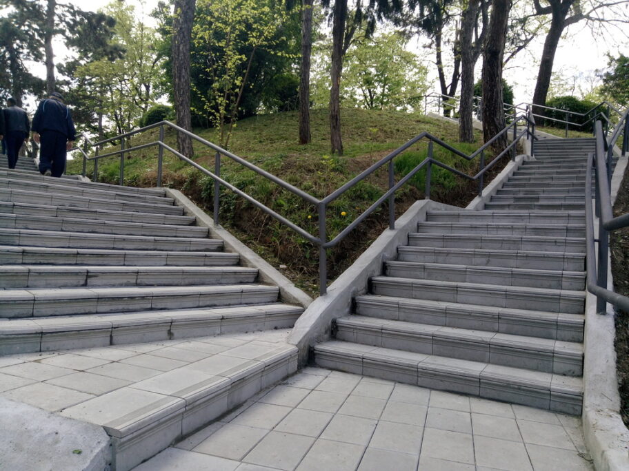 Stepenice park Devet Jugovica foto Bojana Antic