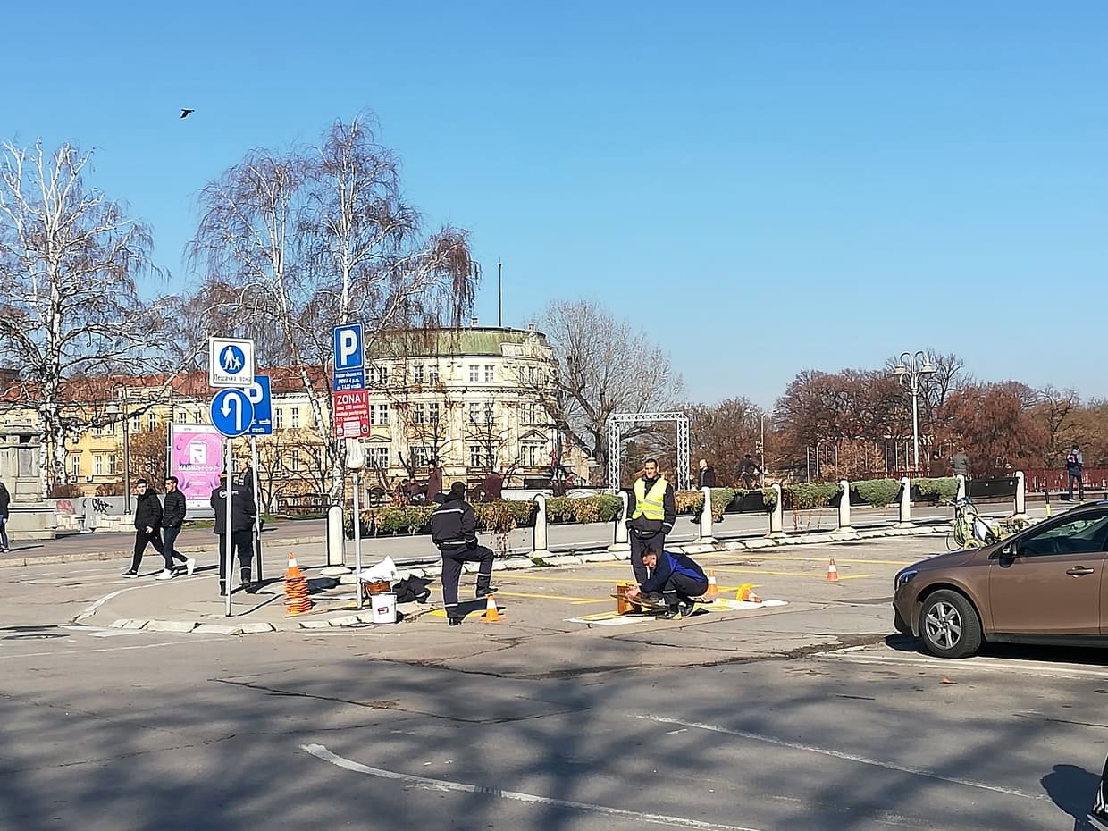 Crtanje parking mesta foto JV