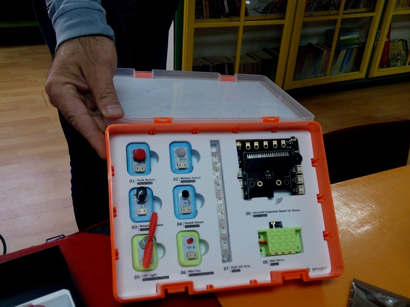 Mikrobit Biblioteka 2 foto Bojana Antic