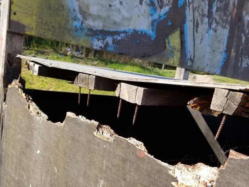 Slomljena daska i ekser Skejt park Prijavi problem