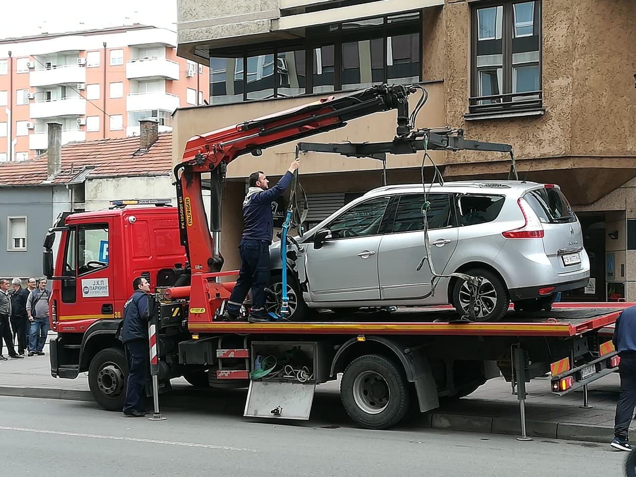 pauk podize auto foto JV