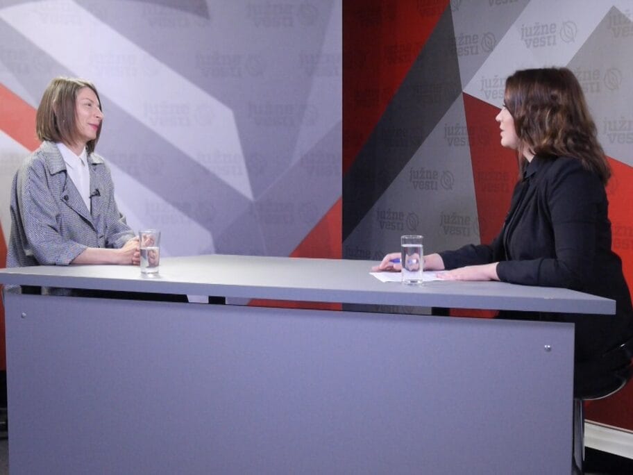 Nišlijka istražujući (ne)poznatu slovenačku pesmu otkriva odnos ljudi prema socijalističkoj prošlosti 13 Synced Sequence 00 00 34 08 Still002 Cropped