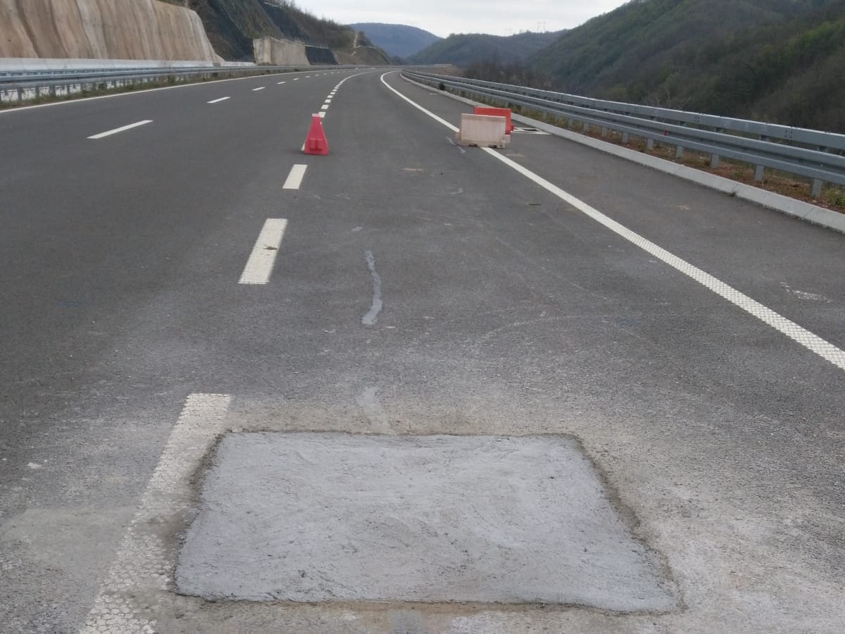 Nove rupe na neotvorenoj deonici Koridora 10 između Proseka i Bancareva 1 pukotine foto citalac