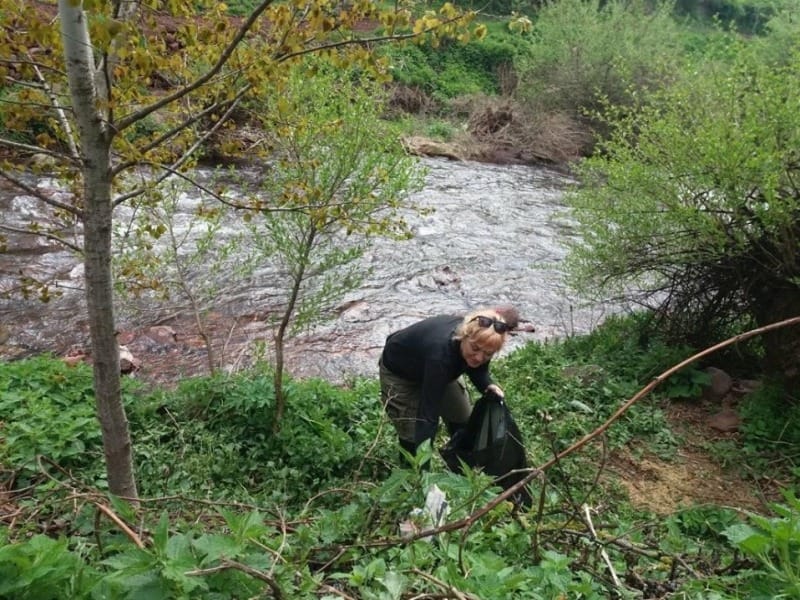 Osuđeni zbog čišćenja reke izabrali zatvor, odbijaju da plate kaznu 16 sakupljanje djubreta foto N R
